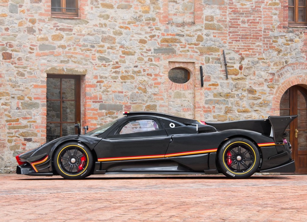 13 Zonda-Revolucion-10侧