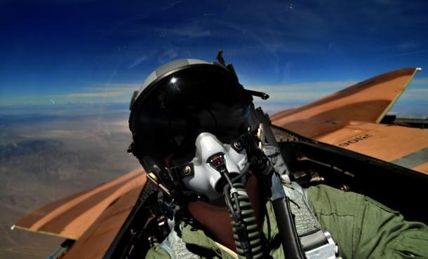 空军飞行员驾驶舱