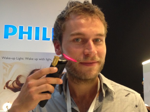 保持胡须 - 飞利浦胡须修剪器9000 4