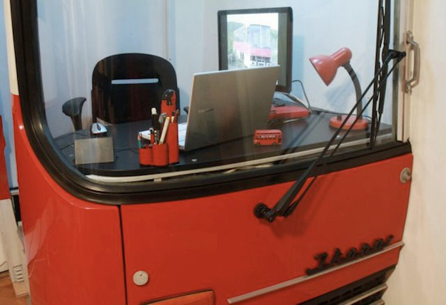 翻新的巴士总部