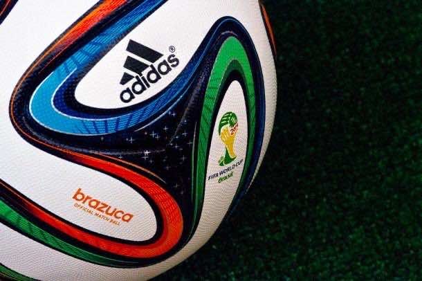 阿迪达斯Brazuca球2