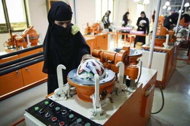 阿迪达斯Brazuca Ball5