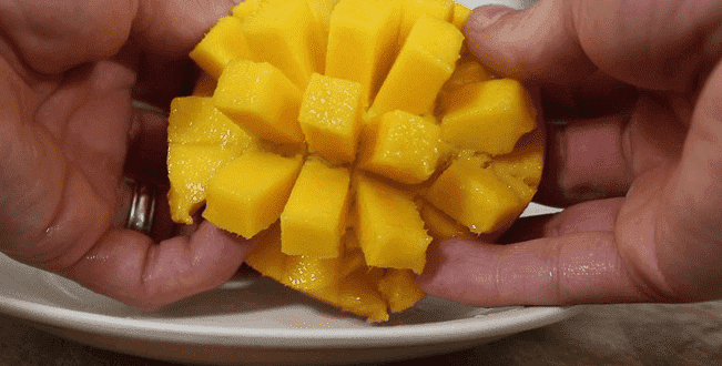 像专业人士一样吃芒果
