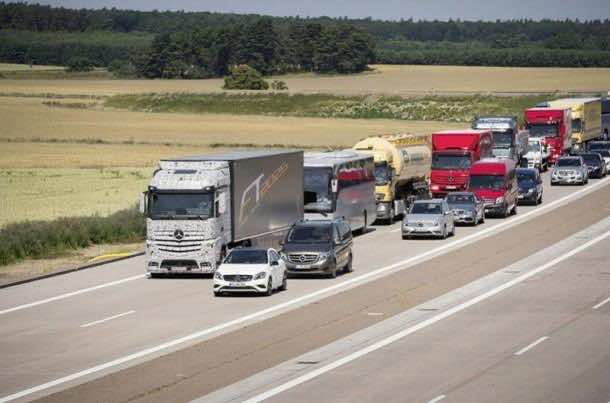 戴姆勒未来卡车将在2025年推出自动驾驶卡车