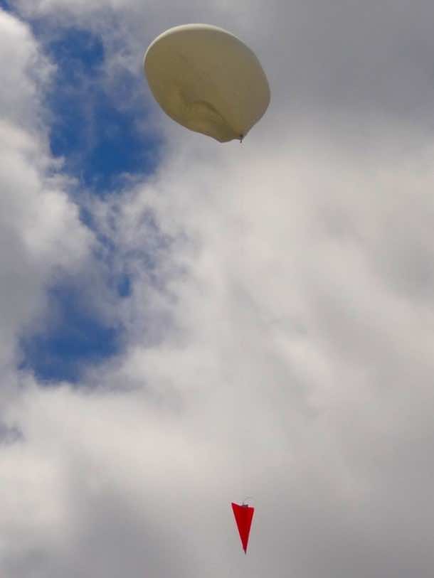 最高的纸飞机飞行