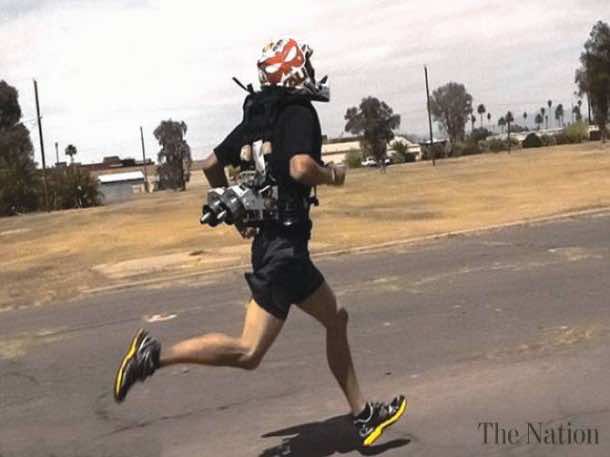 科学家们测试Jetpack允许士兵跑得更快