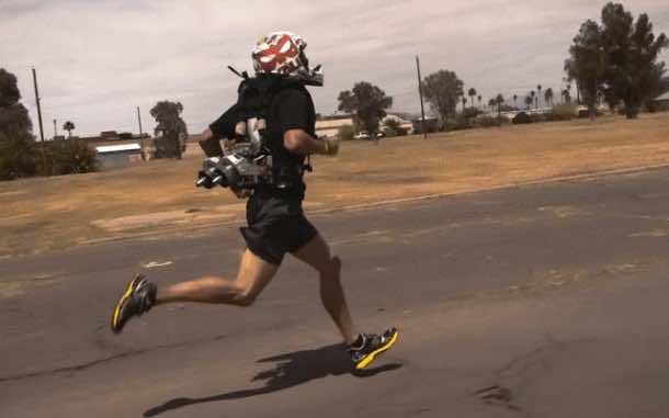 科学家们测试Jetpack允许士兵Faster3运行
