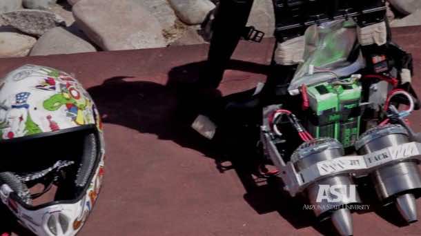 科学家们测试Jetpack允许士兵Faster5运行