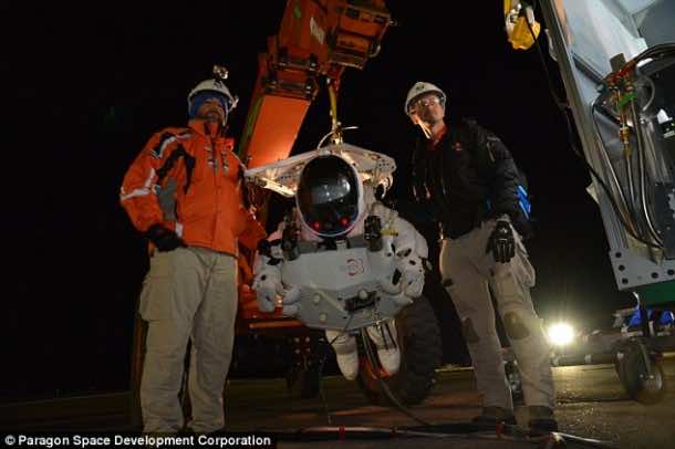 b谷歌高管打破了菲利克斯·鲍姆加特纳跳伞的最高纪录