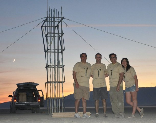 自制火箭达到121000英尺16的高度