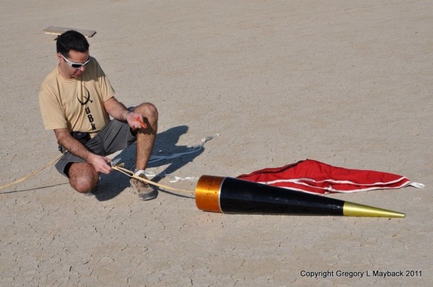 自制火箭达到121000英尺20的高度