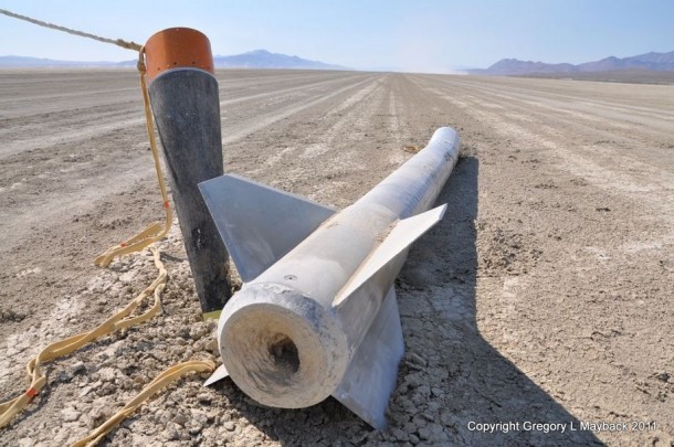 自制火箭达到121000英尺23的高度