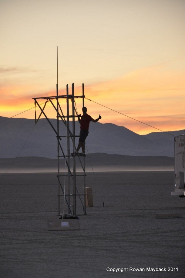 自制火箭达到121000英尺28的高度