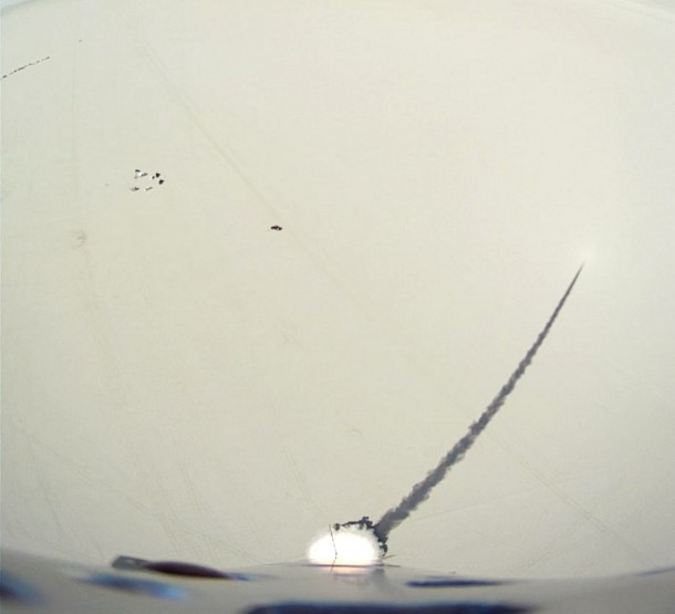 自制火箭达到121000英尺的高度