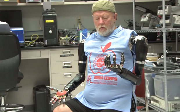 amputee控制2个假肢2