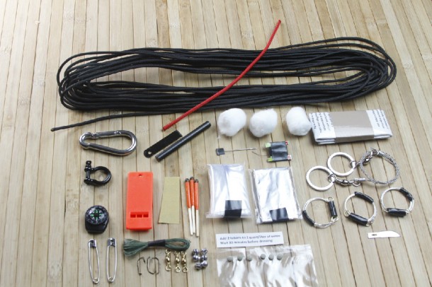 求生手雷装了无数的东西