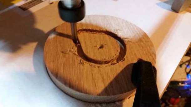 查看由自行车零件制成的时钟3