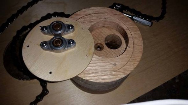 查看由自行车零件制成的时钟4