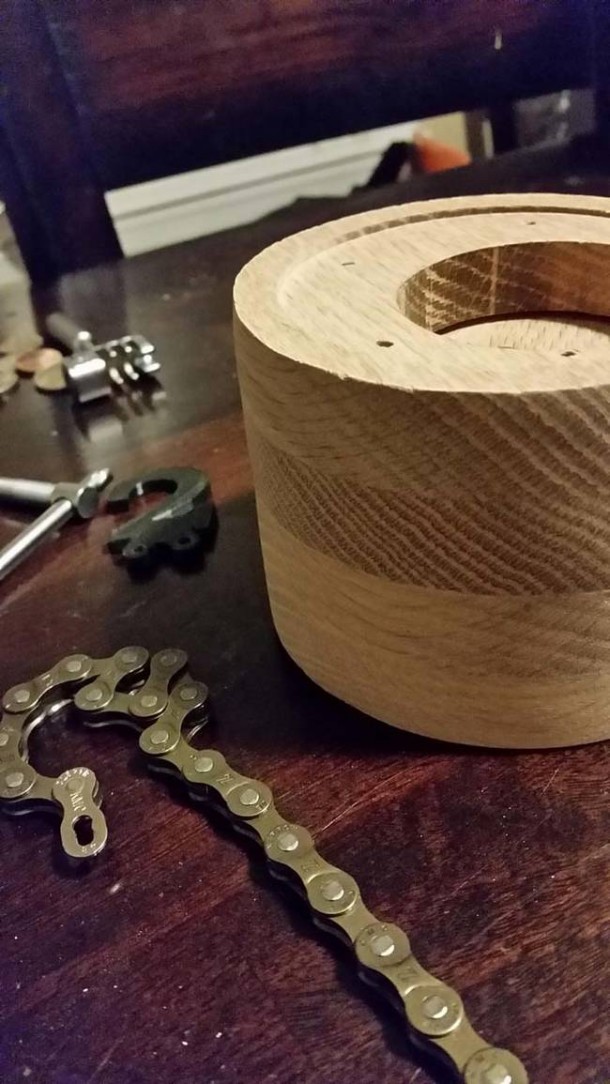 查看由自行车零件制成的时钟5