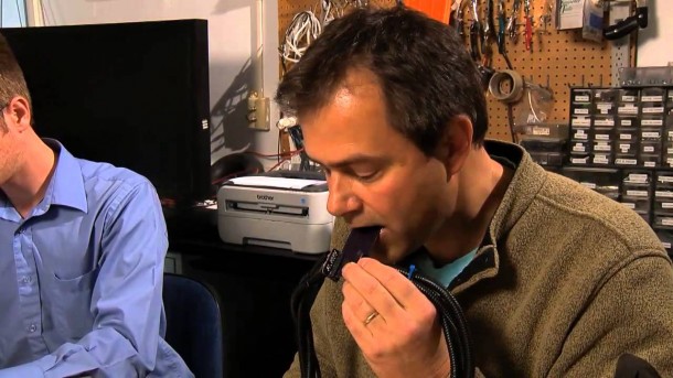 聋人通过烟嘴听到 - 智能舌头固定器3