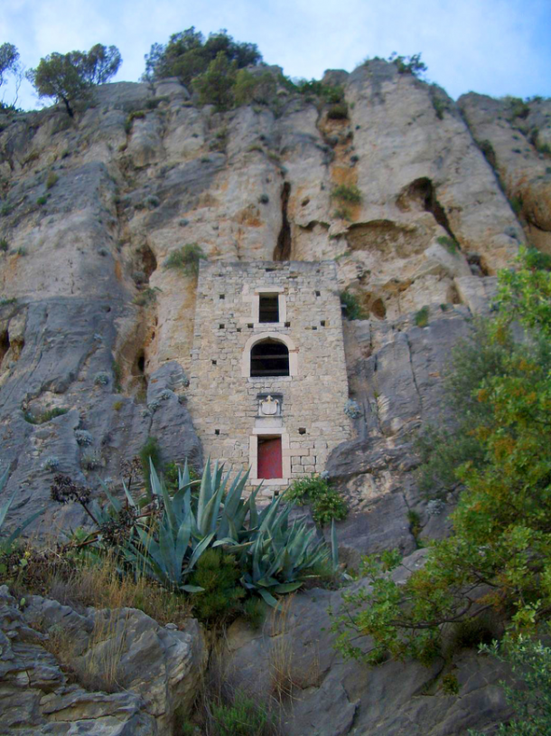 大自然建造的15座惊人房屋10