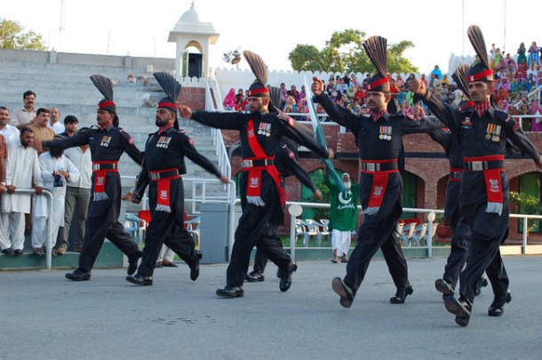 尴尬而愚蠢的军装着装