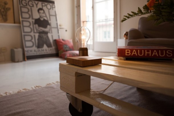 争吵是一种悬浮灯泡10