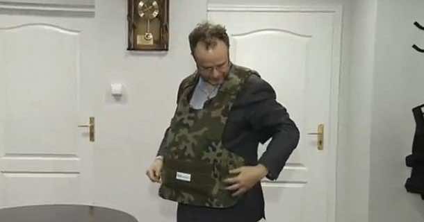 液体防弹衣抗冲击变硬