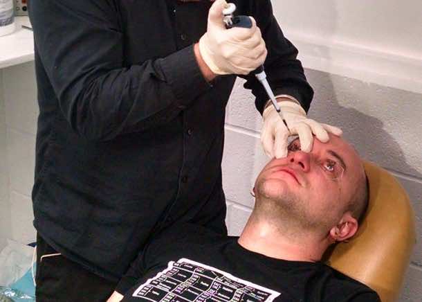 这些眼药水传授临时夜视