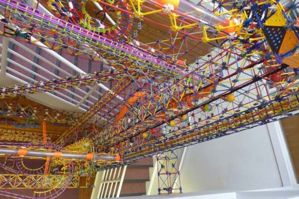 计算机科学学生决定创造一些令人惊叹的3