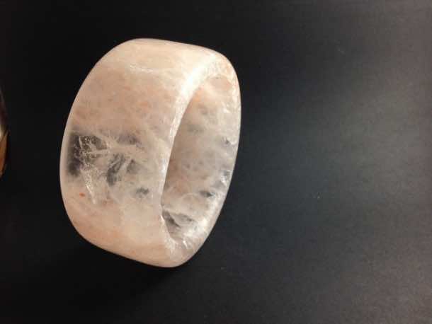 由氯化钠制成——等等，什么