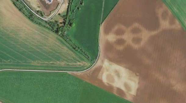 在谷歌地图上发现的麦田怪圈