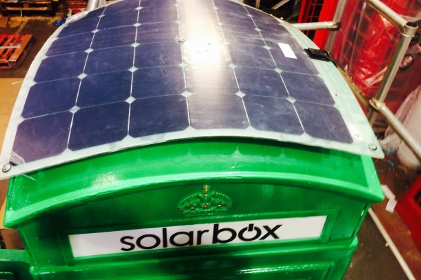 太阳能电话亭应为您的设备充电 - 伦敦致电2