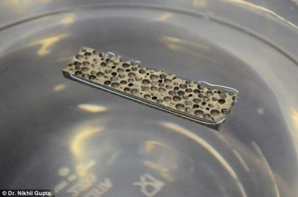 这种新金属可以漂浮在水上，超强