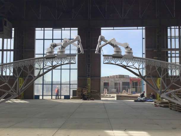 3D打印机打印阿姆斯特丹运河上的一座桥