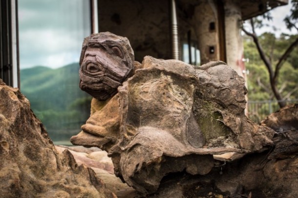 蓝山惊人的崖顶洞穴之家22