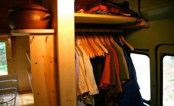 美国旧校车改造成可移动房屋