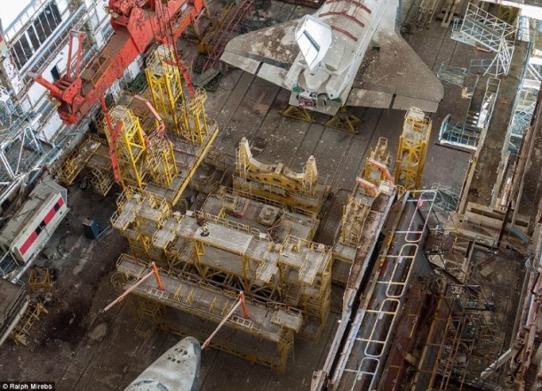 俄罗斯废弃的班车衣架14