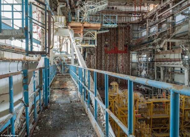 俄罗斯废弃的班车衣架15