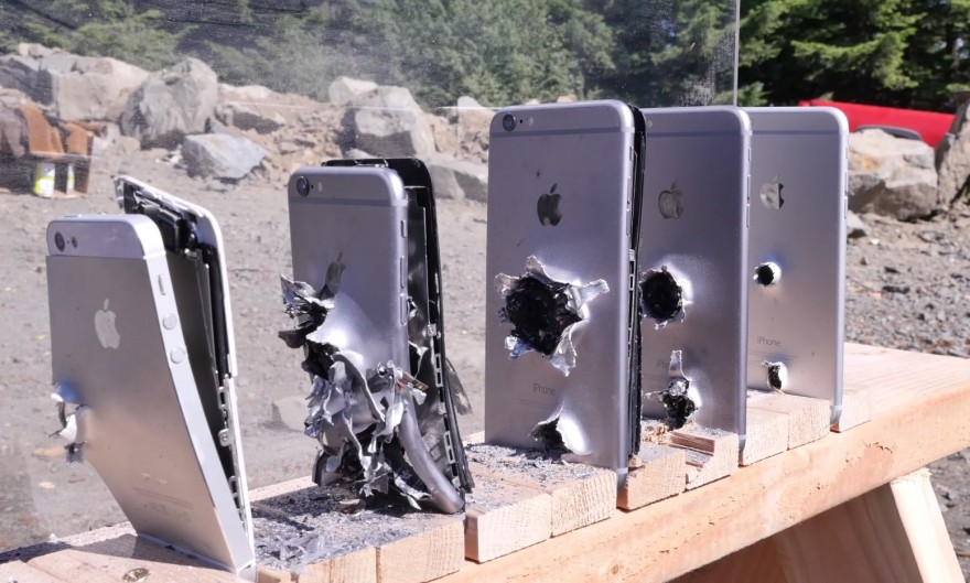 户外视频 -  how-how-how-iphones-does-it-tote-to-to-to-to-an-ak-ak-74-bullet-2015-06-26_14-36-14-36-10-880x529