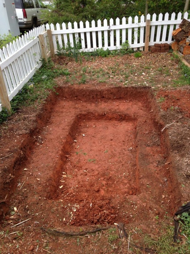 学习如何做一个便宜的为你的前院池塘3