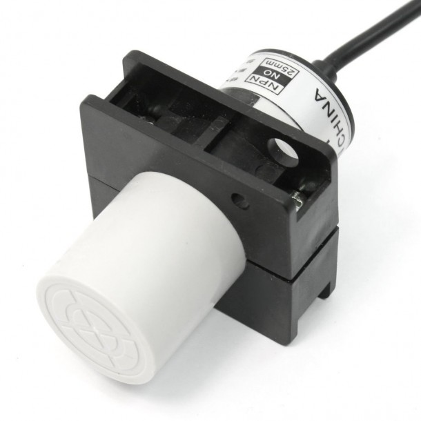 E2K-C25ME1 6-36VDC 25mm接近传感器电容接近开关