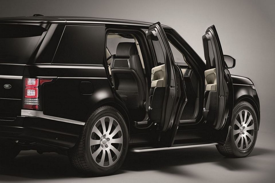 路虎揽胜哨兵可以生存33-Pound TNT爆炸2