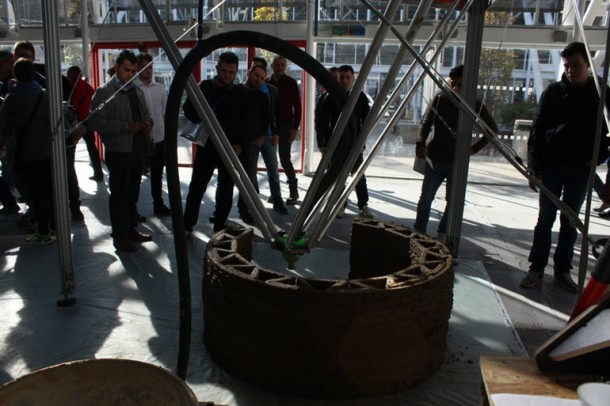 世界上最大的三角洲3 d打印机2