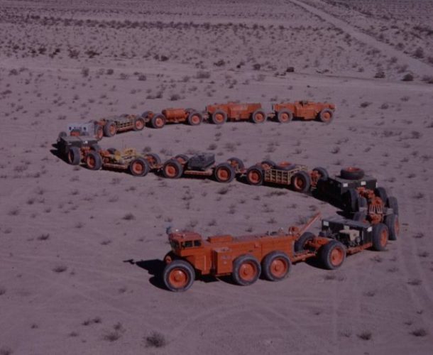 巨大的陆地赛车 - 摩米2