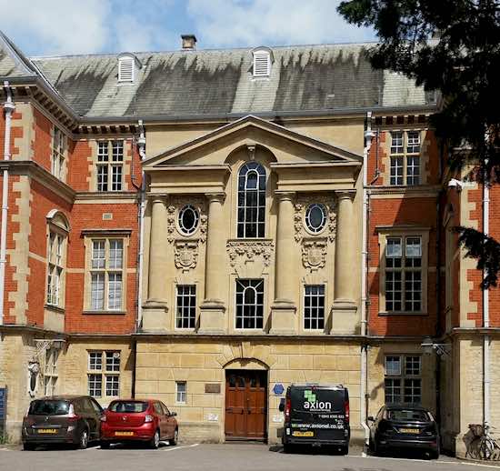 牛津克拉伦登干桩