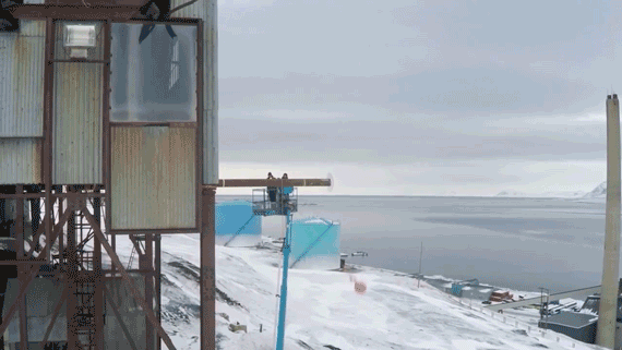 为了科学实验，物理学家冒着生命危险