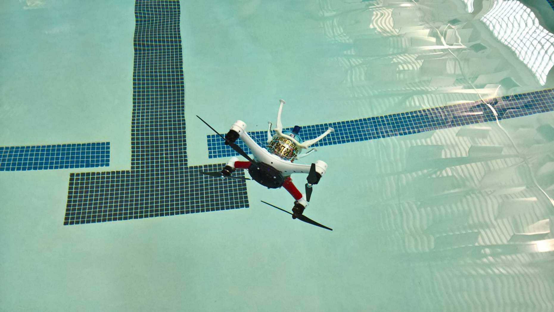 潜鸟直升机可以飞，漂浮和潜水!7