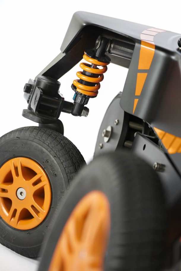 TopChair-S轮椅可以很容易地操纵楼梯7