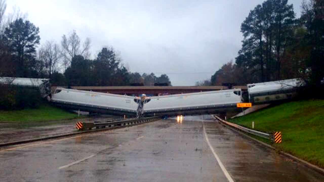 火车被风吹走了